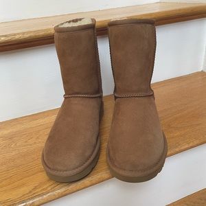 UGG Women’s Size 5 Classic Short Boots